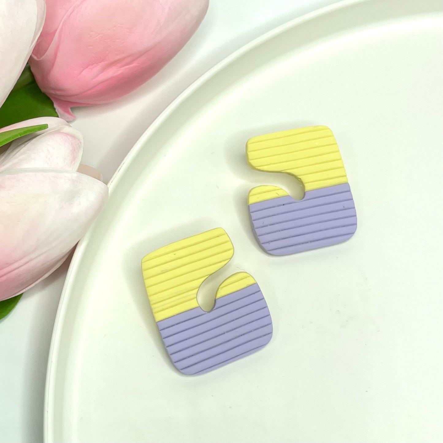 ELIZA, in Violette/Pale Sun